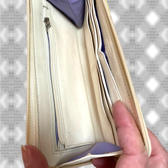 Coach F17092 Soho Ivory & Gold Leather 3 Pocket Bag. Wallet Free W $70 Min Order - Picture 13 of 16